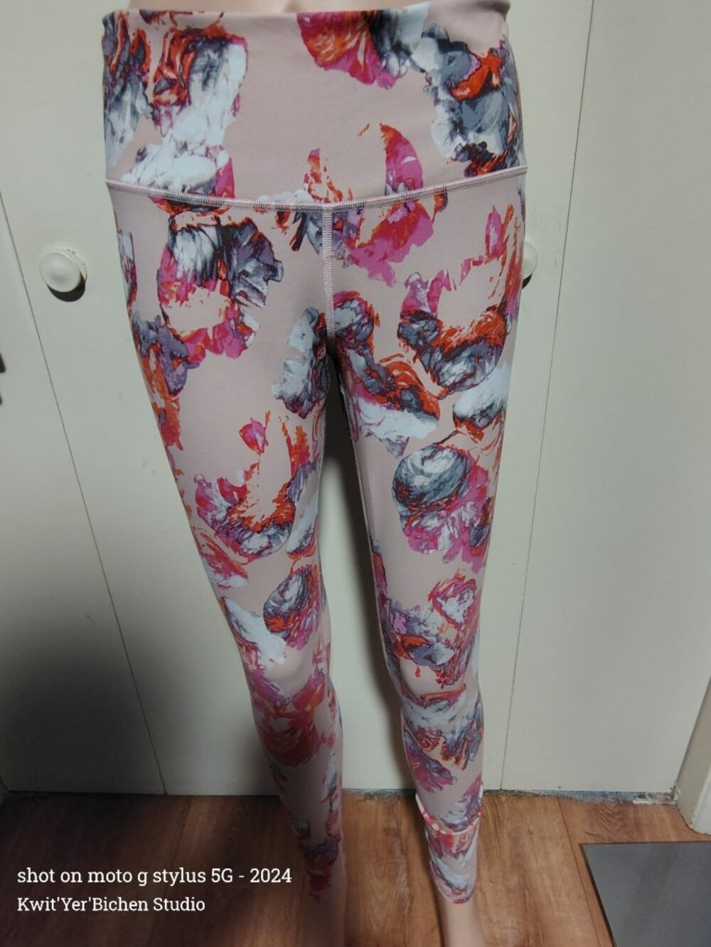 Victoria's Secret Floral Athletic Leggings MED